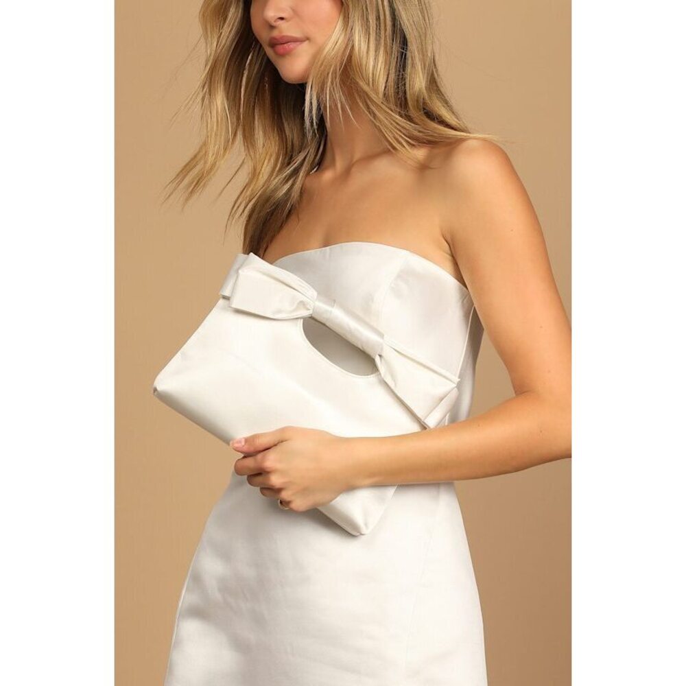 Lulus Total Romantic White Satin Bow Clutch
